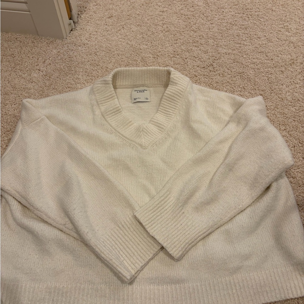 Abercrombie & Fitch Cream V-Neck Women's Sweater